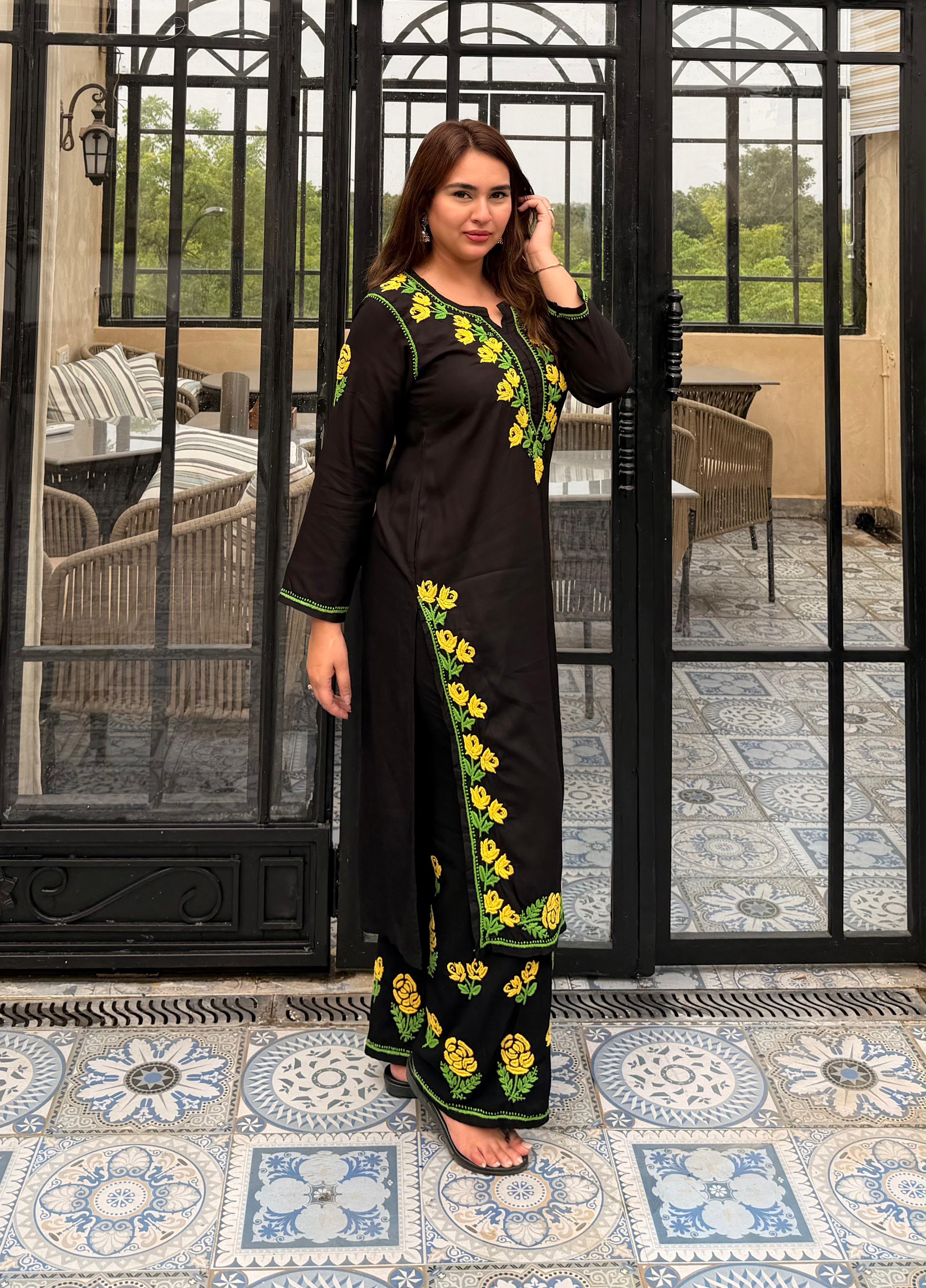 Color: Blackyellow