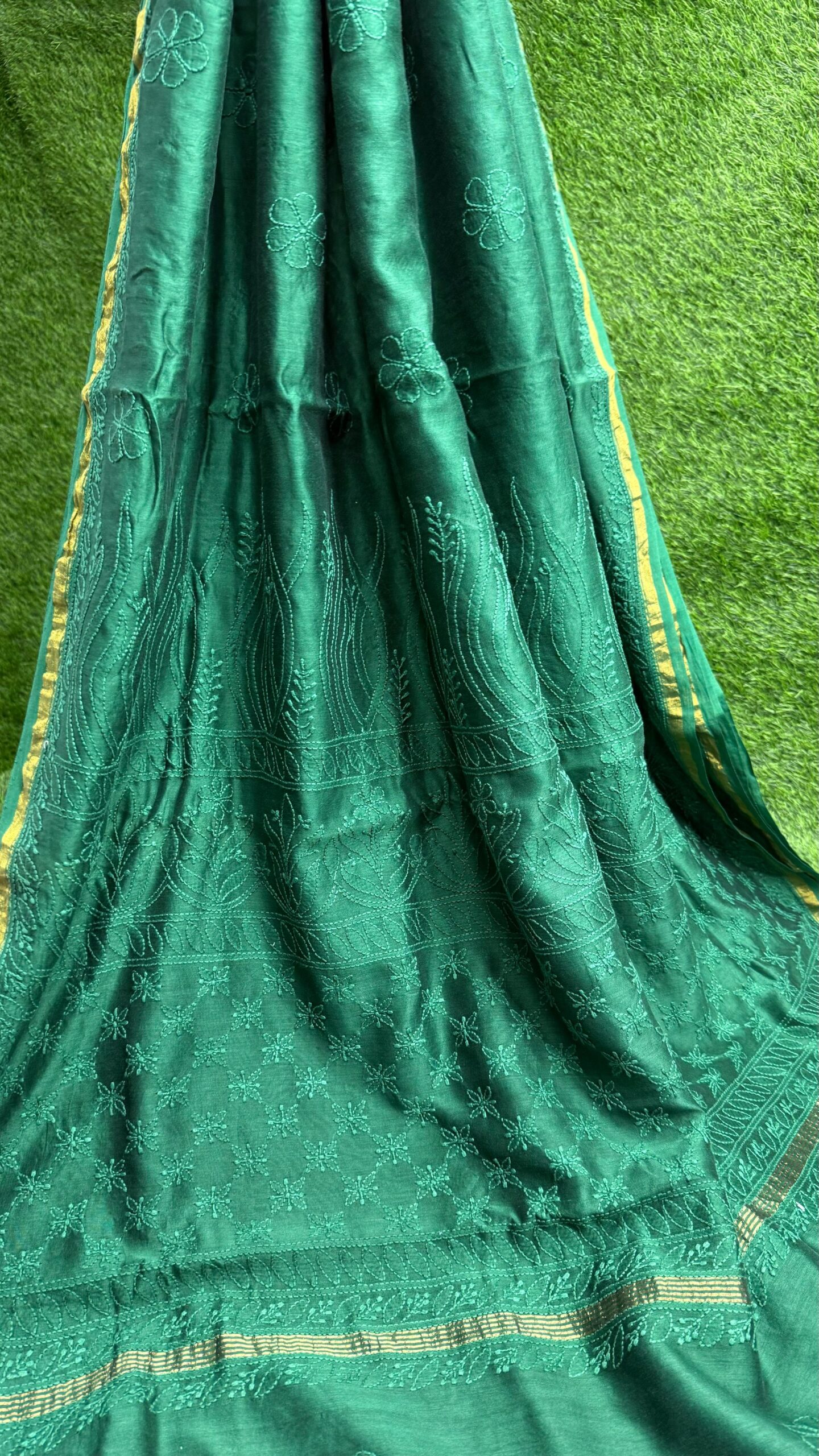 Color: Green