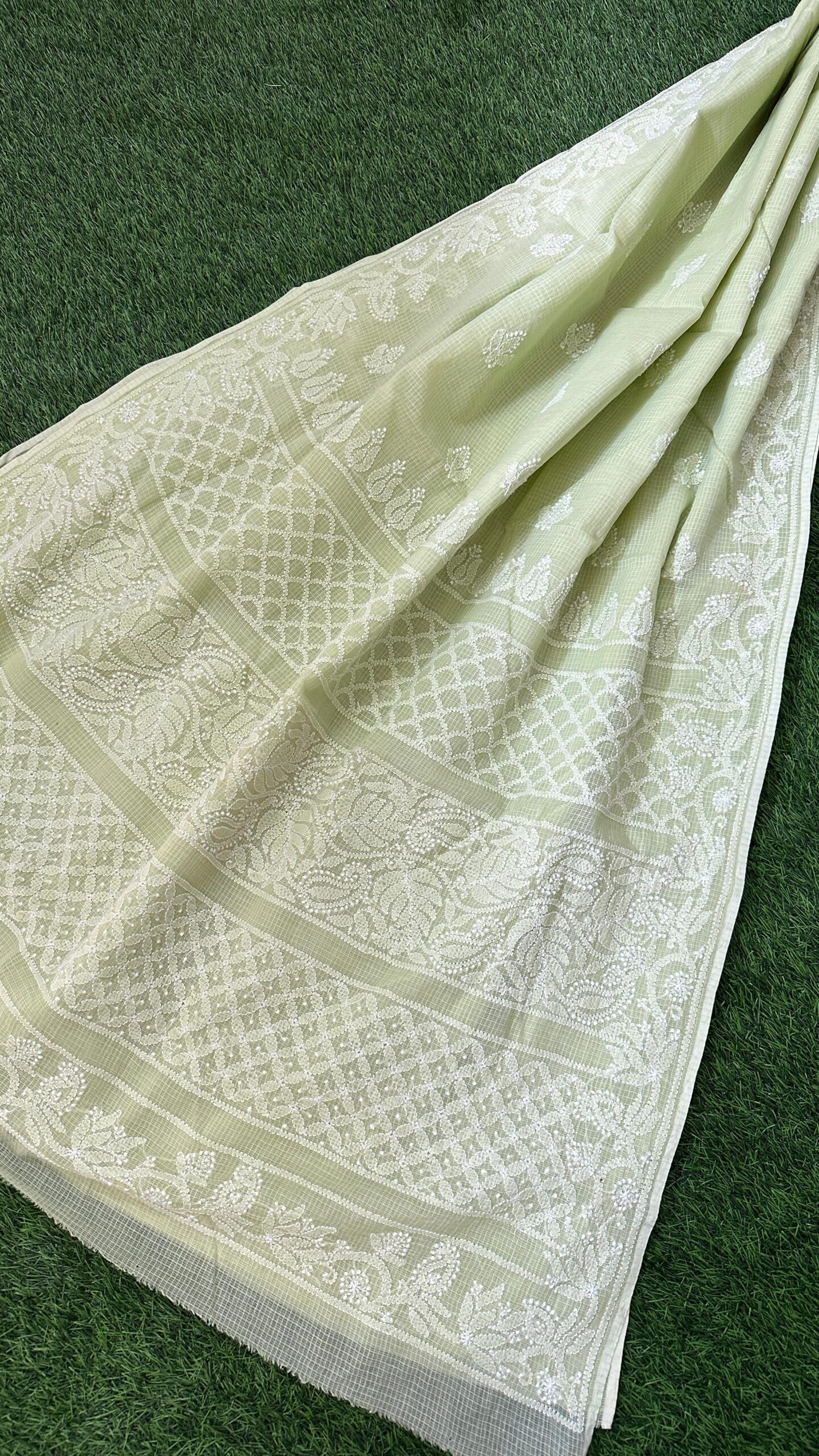 Color: Pista Green