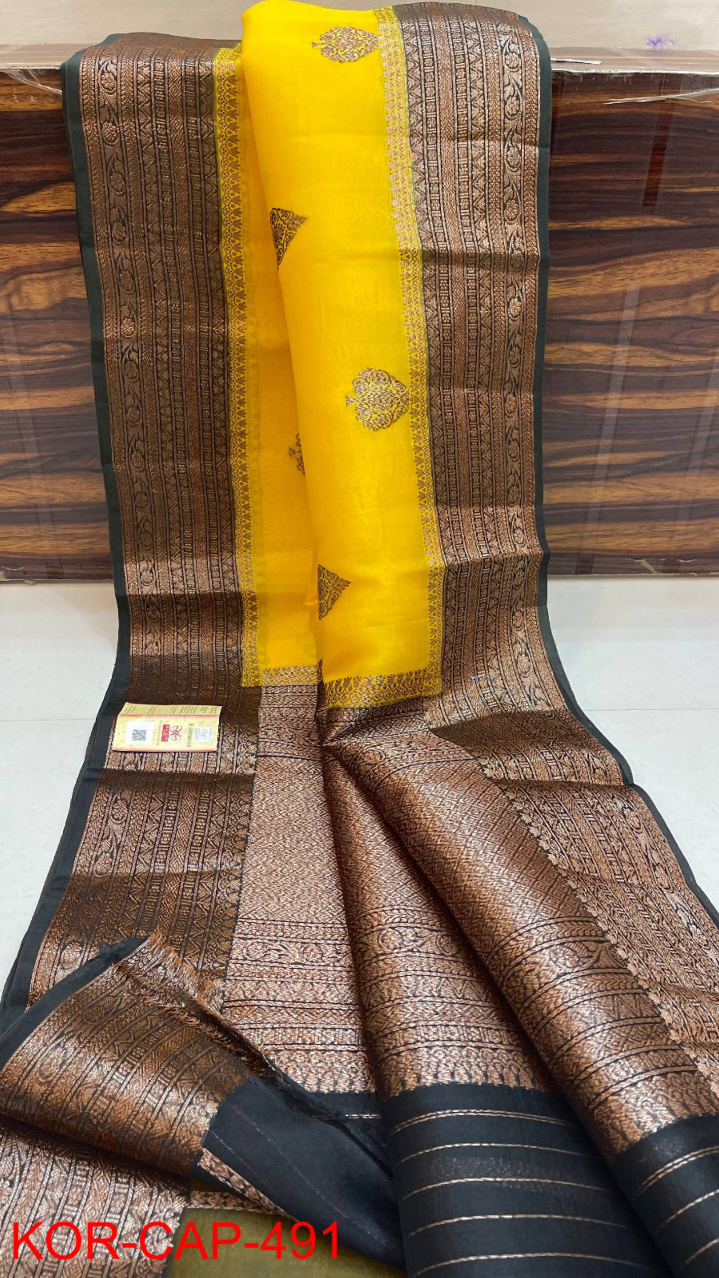 Color: Mustard Black