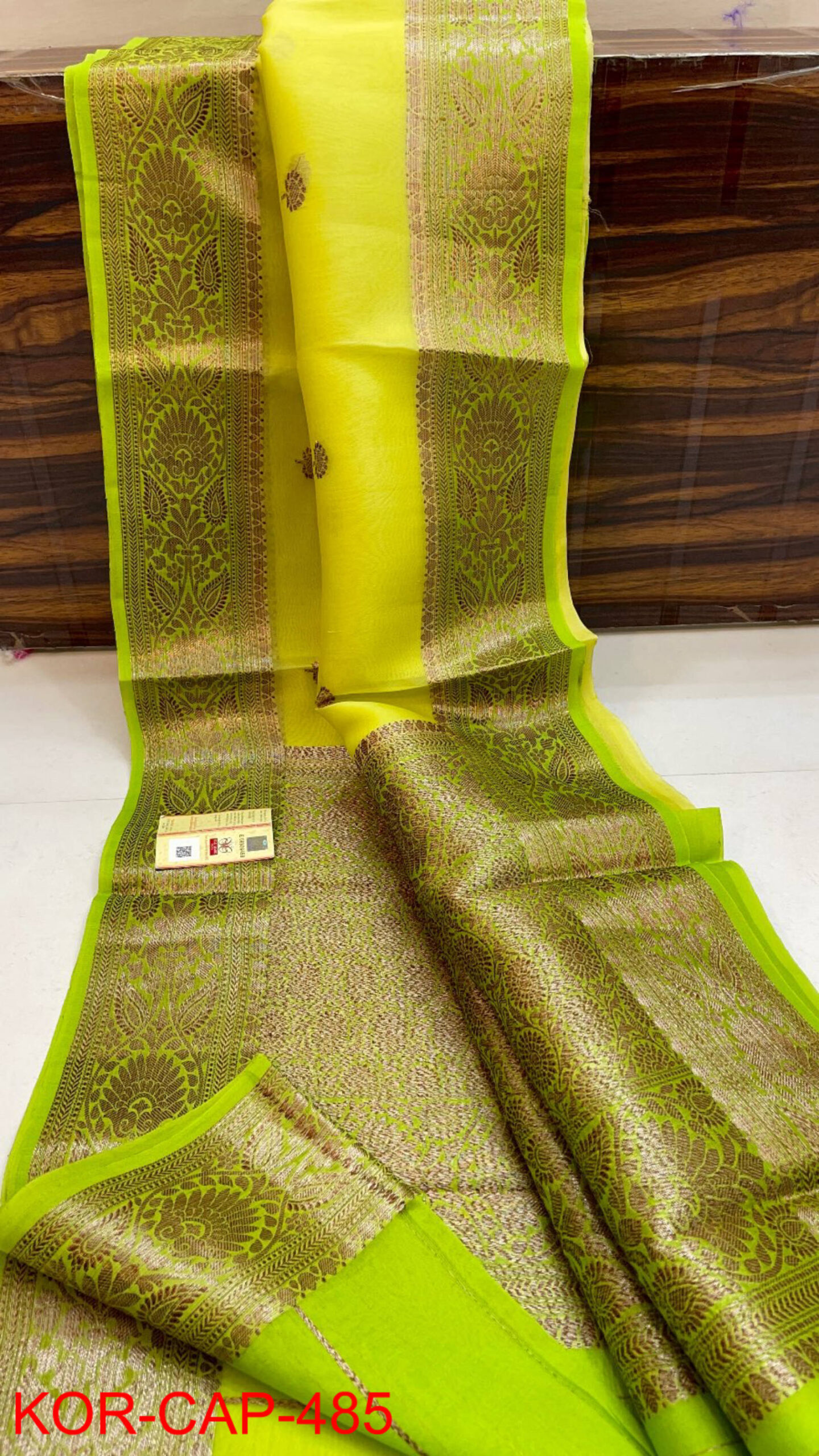 Color: Fluorescent Green