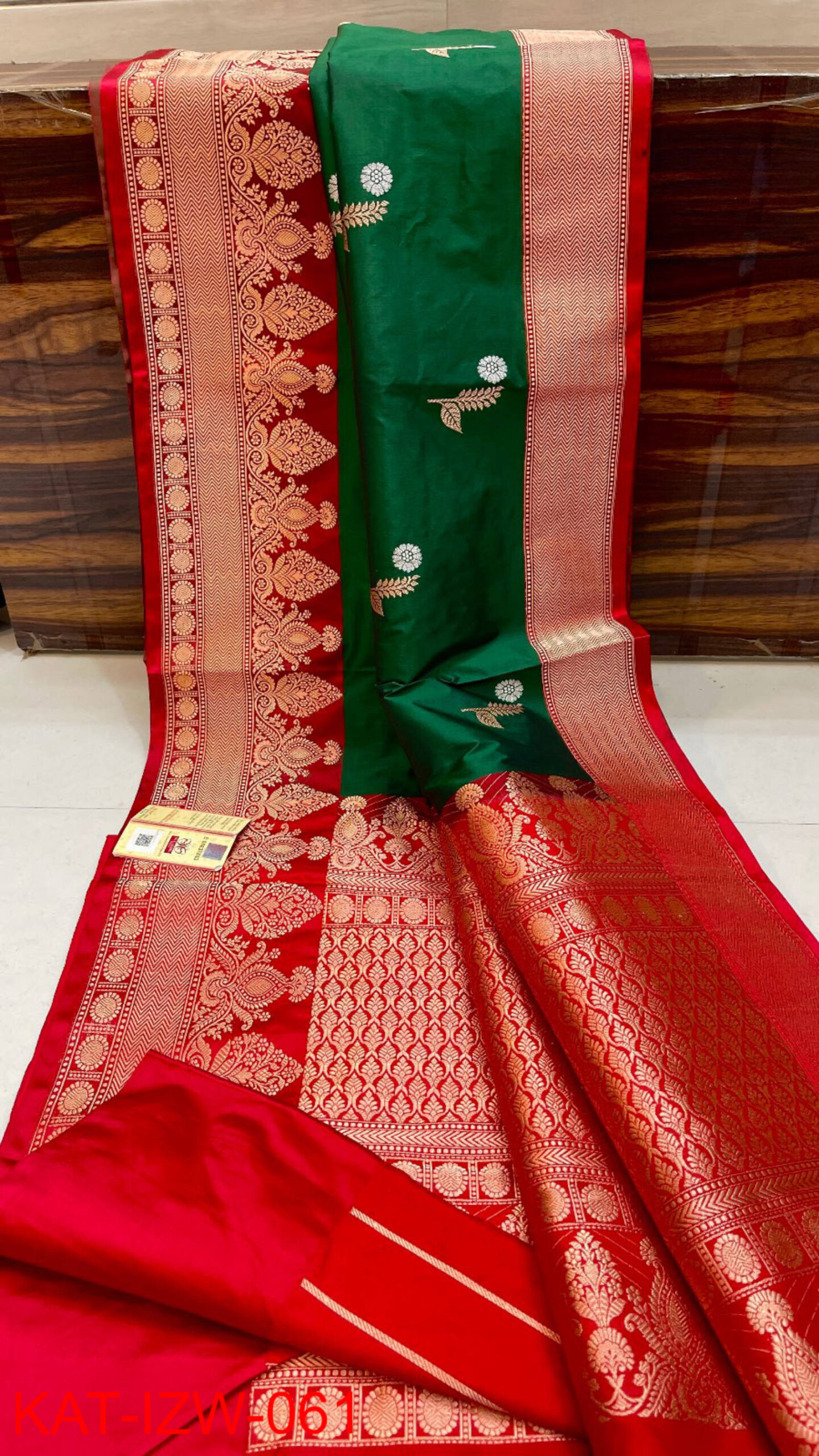 Color: Green Red