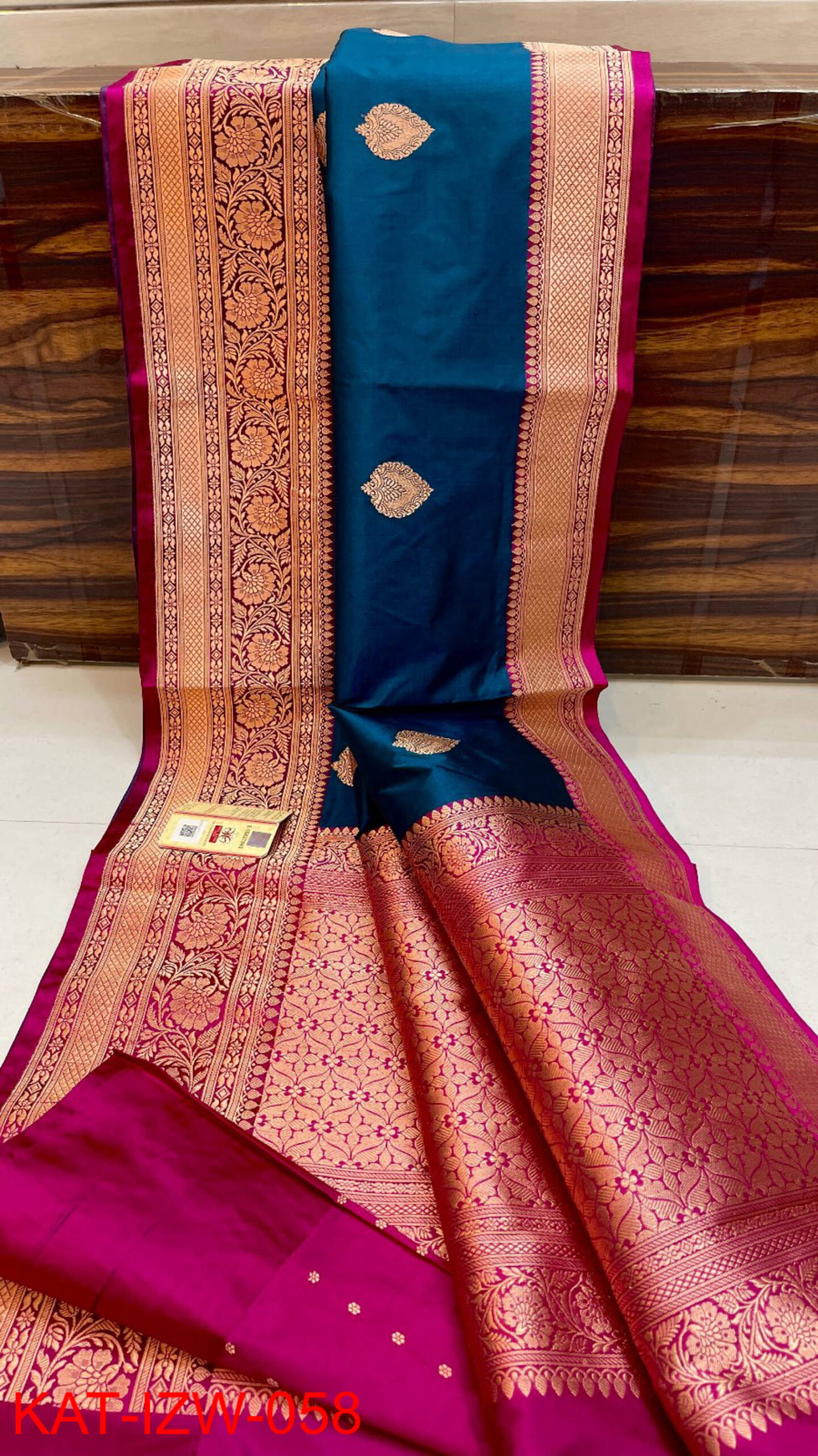 Color: Aqua Blue Raani