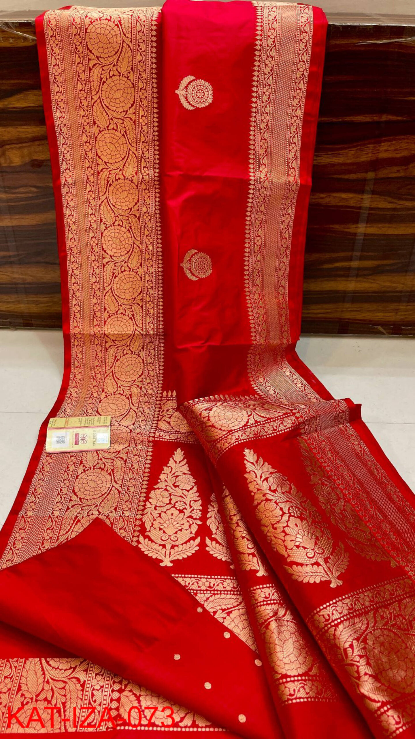 Color: Red