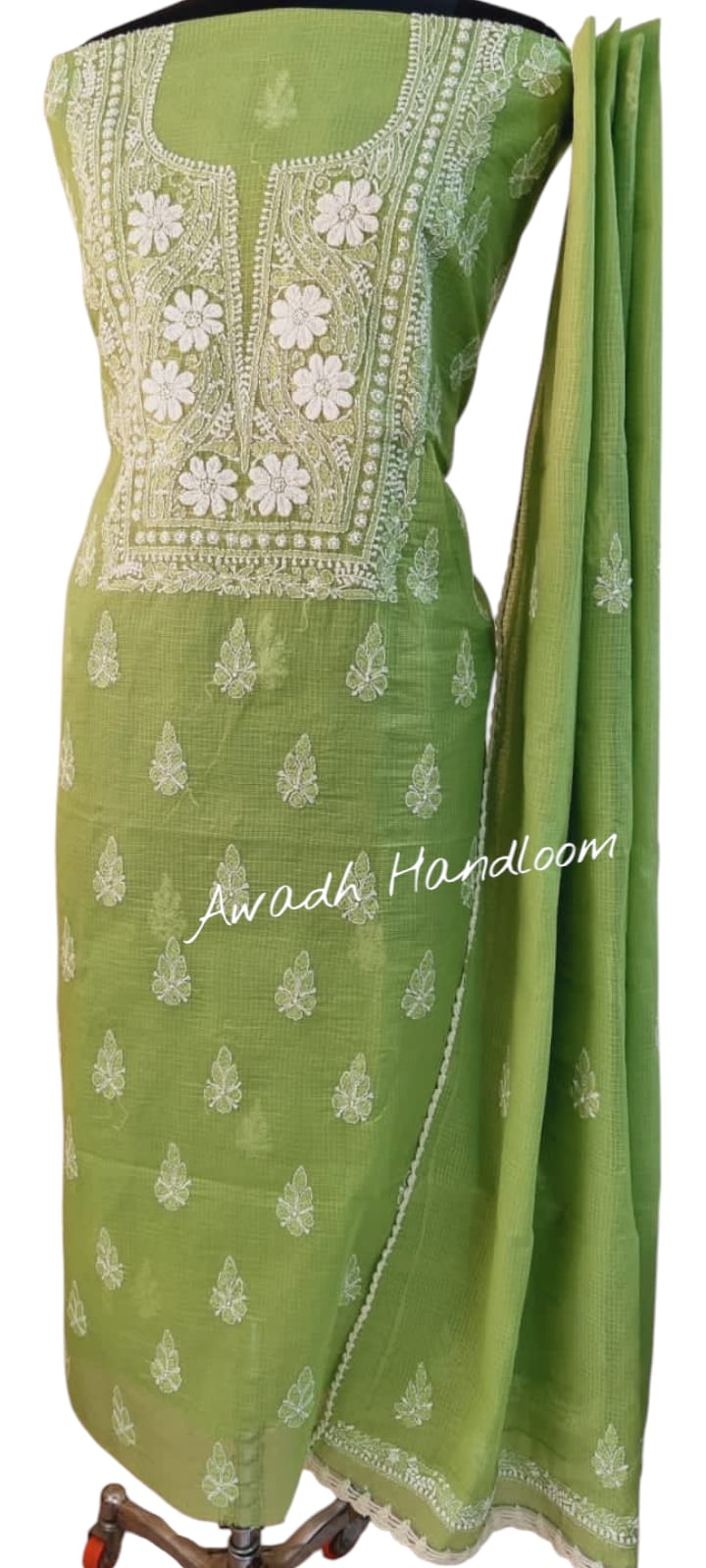 Color: Leaf Green