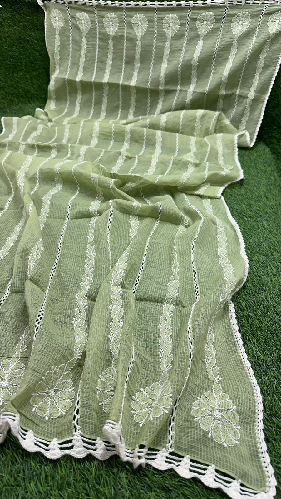 Color: Leaf Green