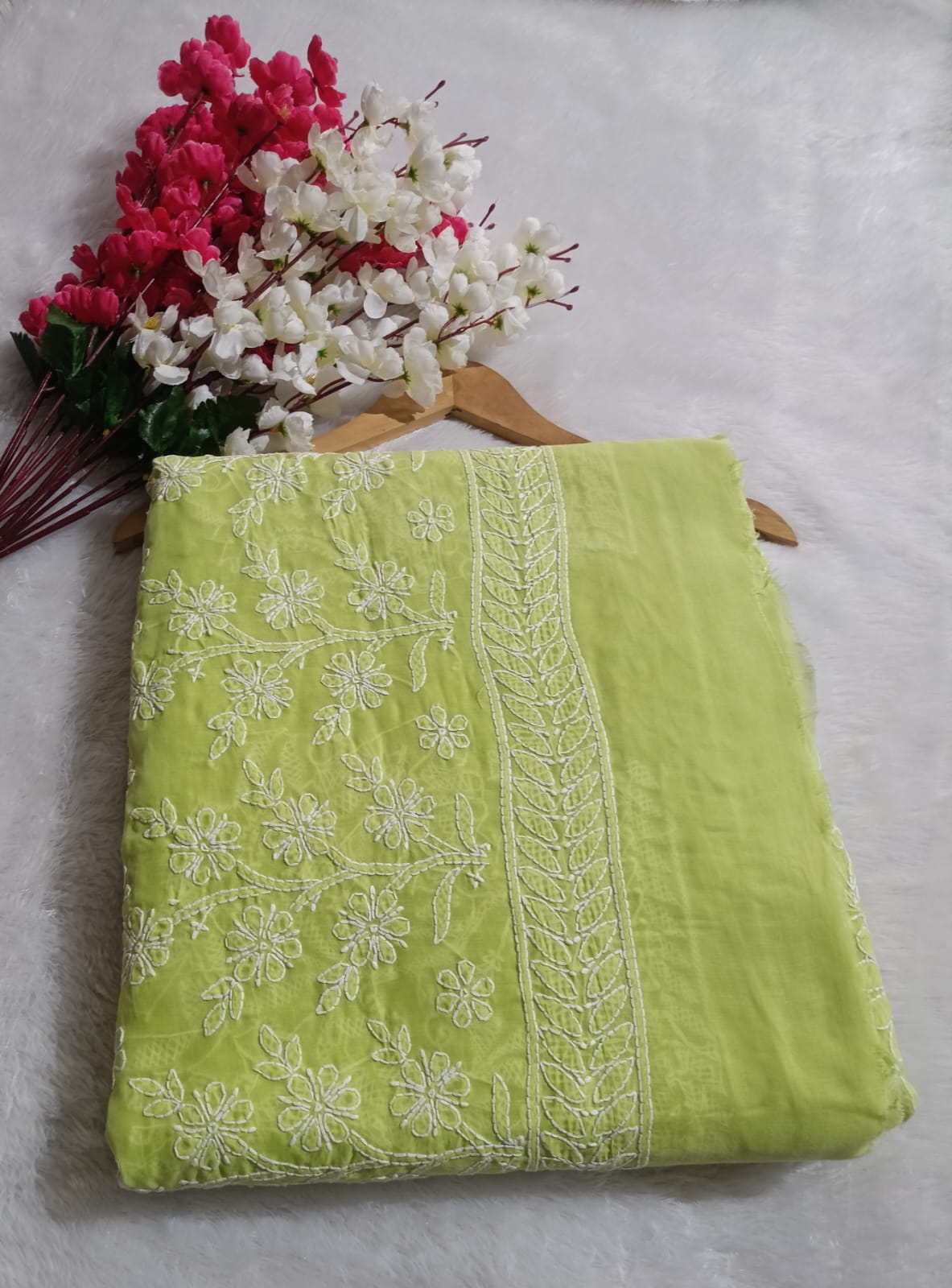 Color: Leaf Green